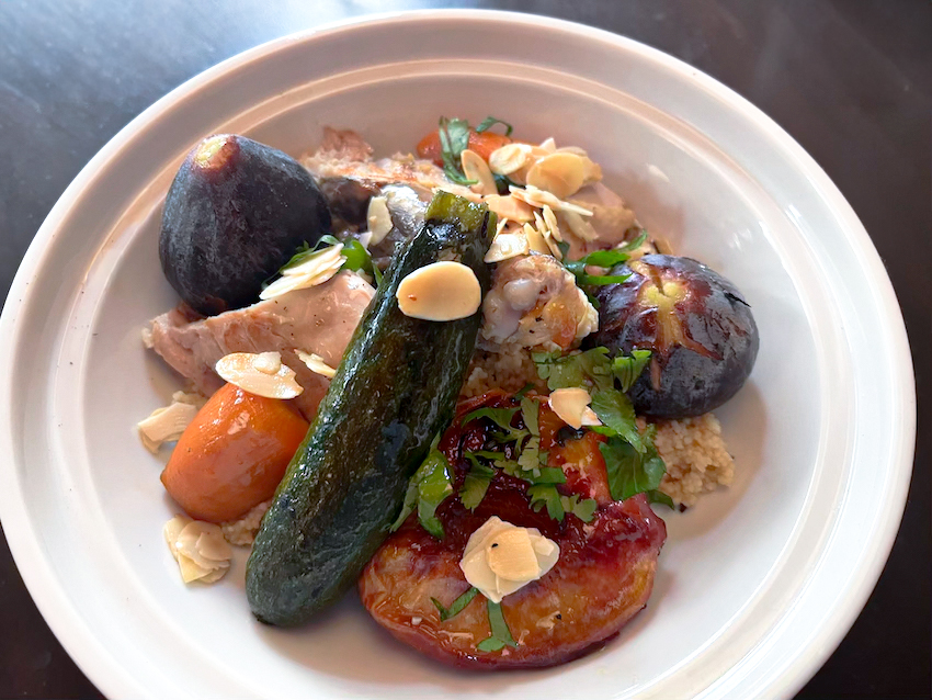 Plat gastronomique de saison aux figues, courgettes et amandes effilées - Carte Lune de neige Basilou Périgueux